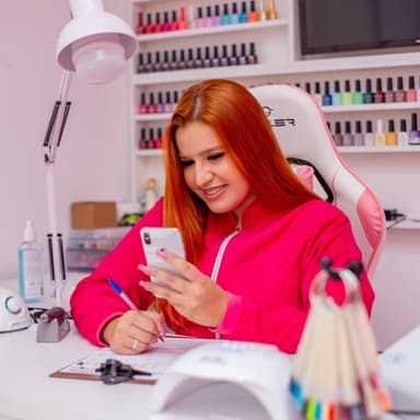 Caroline Abreu | Nail Designer