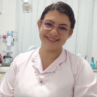 Dra. Valeria Fernandes 