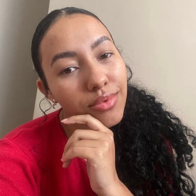 Camila Brito Brows