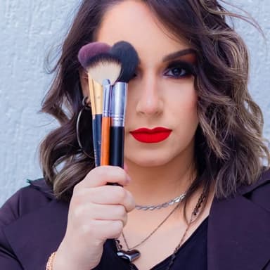 Carol Cruz Makeup